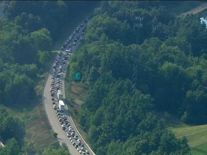 Fatal crash closes Interstate 93 in New Hampshire
