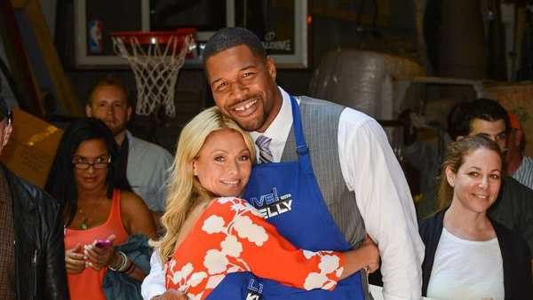 Kelly Ripa interviews the Fox NFL Sunday hosts 