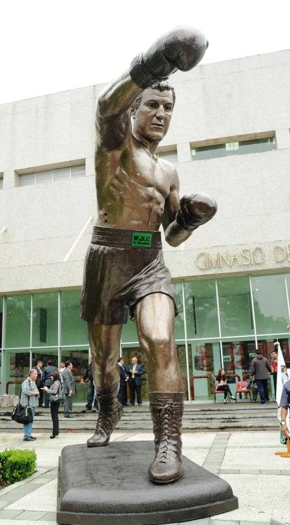 22-foot Rocky Marciano statue arrives in Brockton