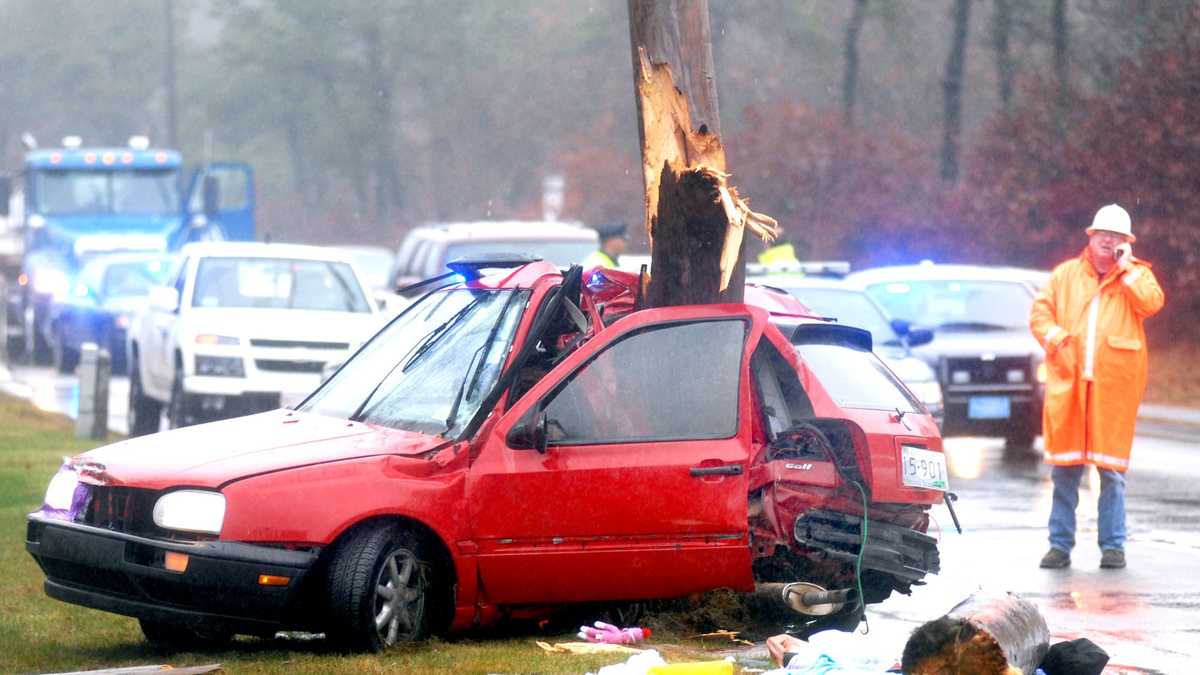 Driver dead after crashing into utility pole