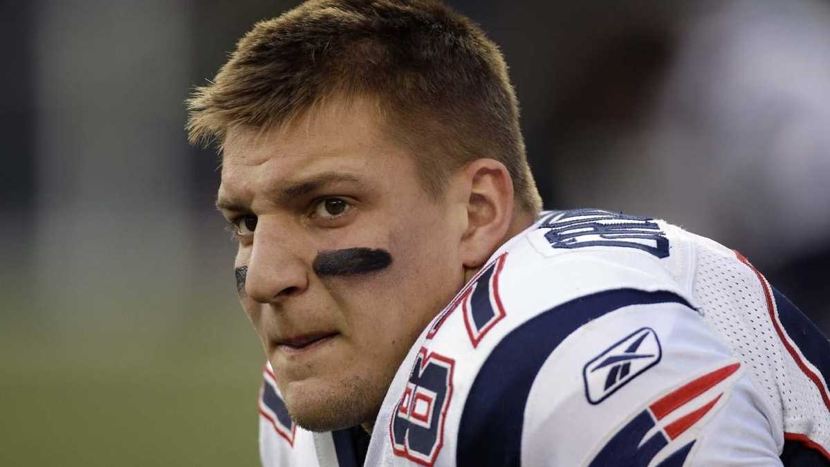 Rob Gronkowski, Aaron Hernandez both questionable for Week 6