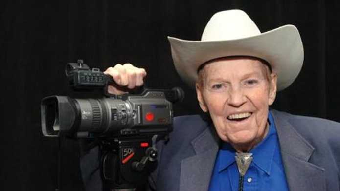 Rex Trailer, the native Texan beloved by a generation of New England children for the cowboy skills he demonstrated on the Boston-based television show "Boomtown," has died.