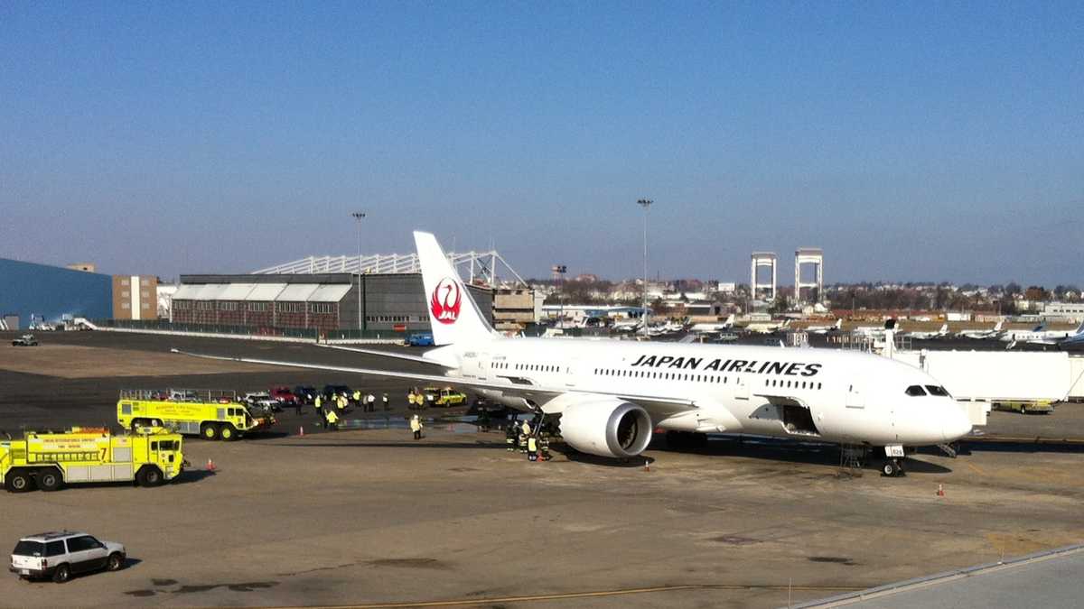 Photos Smoke reported in plane at Logan Airport