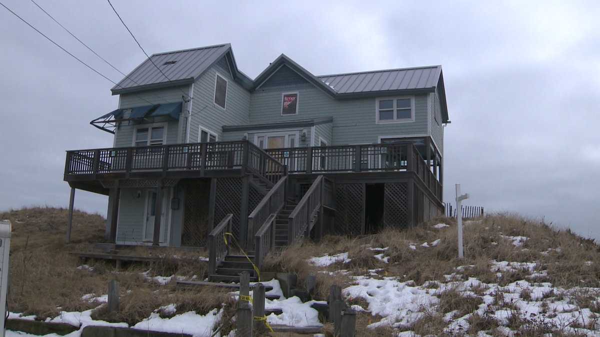 Photos show destruction of homes on Plum Island