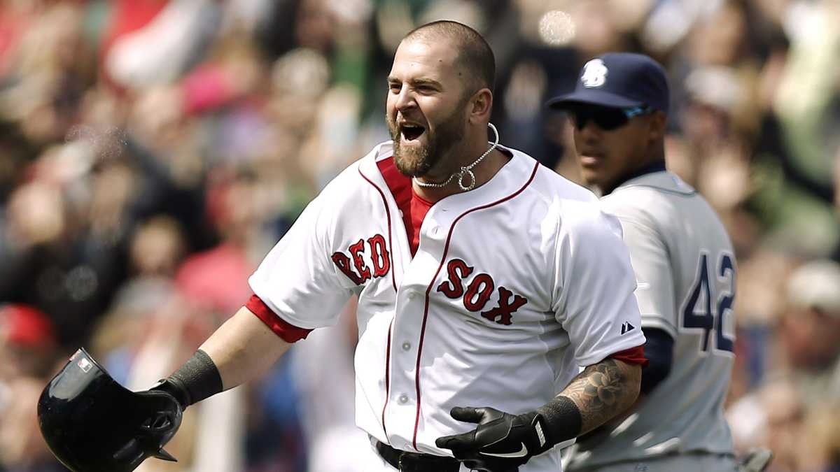 Former Red Sox Napoli retires