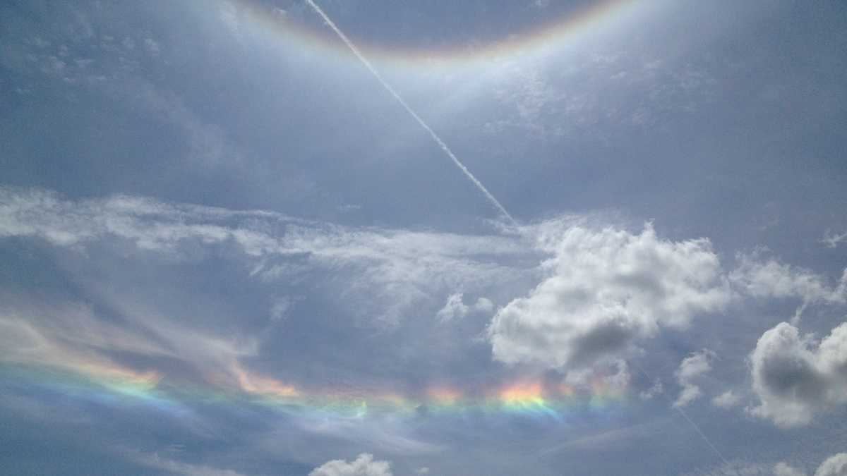 Rainbow around sun draws attention in Mass.