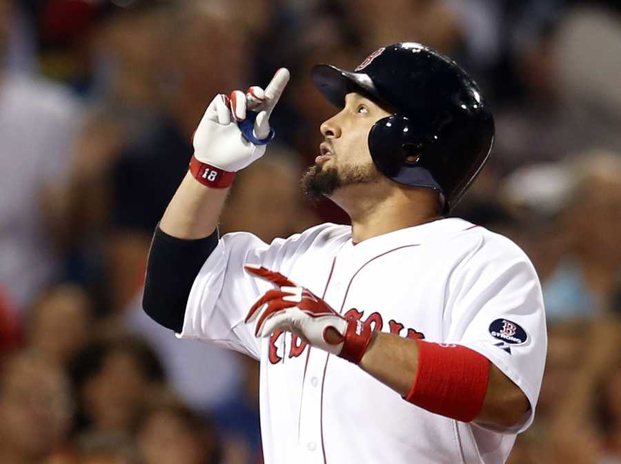 Gold Glove and marriage for Shane Victorino