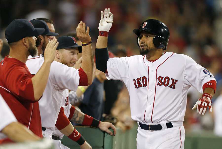 Gold Glove and marriage for Shane Victorino