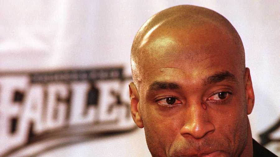  Irving Fryar takes a moment as he announces his retirement from football during a news conference Wednesday, Dec. 23, 1998 in Philadelphia. Fryar announced his 15 year career would come to an end following the Eagles game against the New York Giants Sunday, Dec. 27, 1998.
