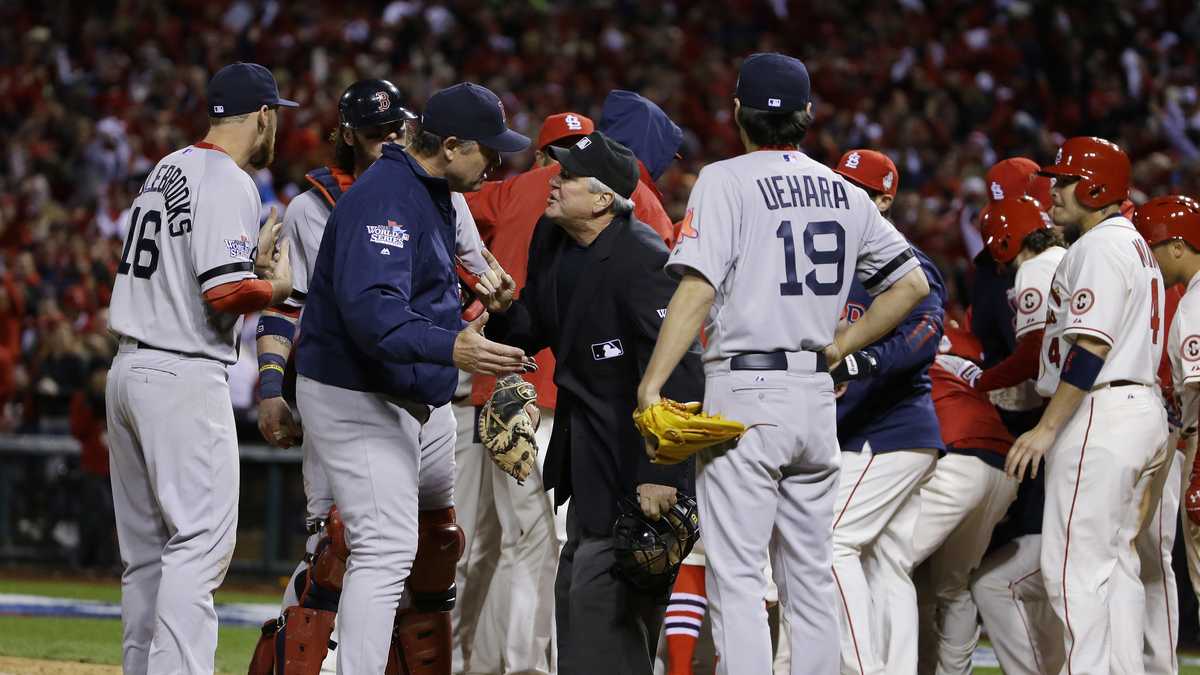 Obstruction call gives Cardinals 5-4 win in Game 3