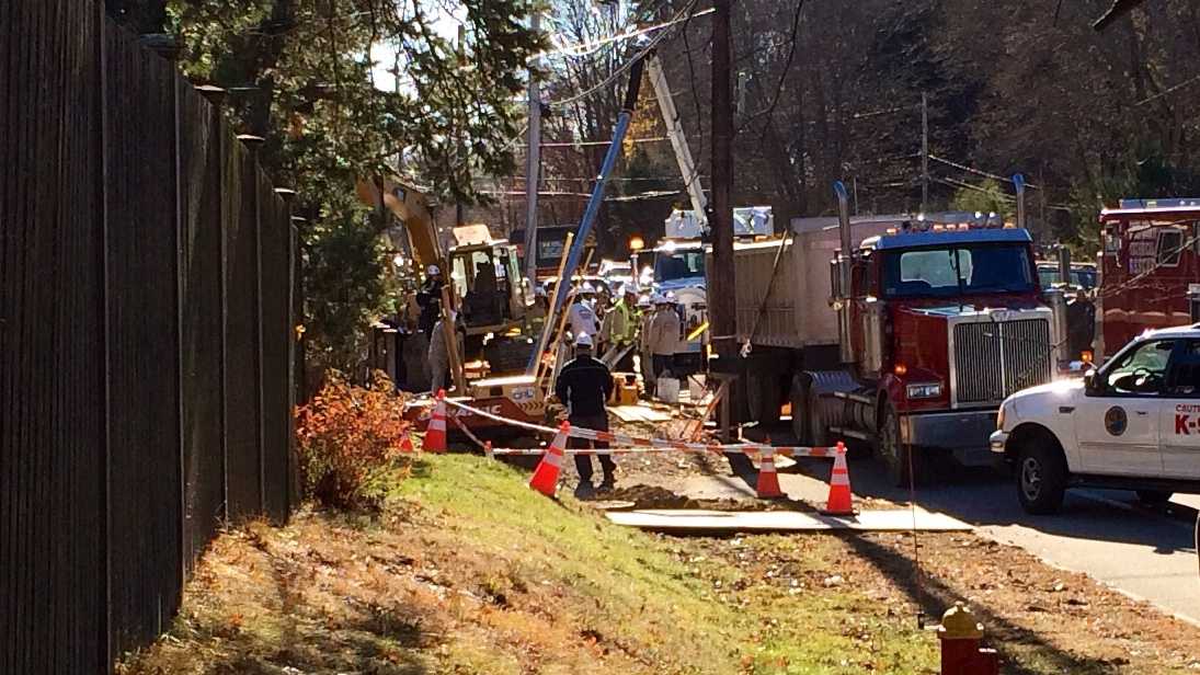 Images Trapped Worker Rescued From Trench 8053