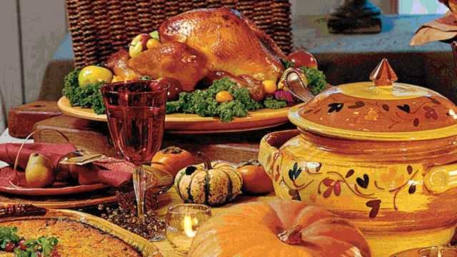 Dieting during the holiday doesn't have to mean skipping out on your Thanksgiving favorites. Check out these tips from Anne Danahy, a nutritionist from Harvard Vanguard Medical Associates.