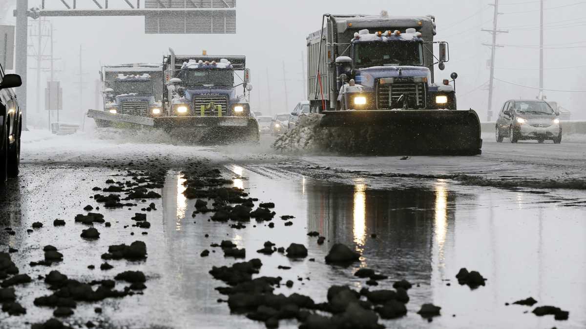 Snow, torrential rain move into Mass.
