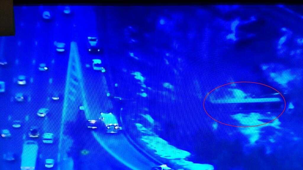 Truck rollover snarls Route 128 commute, delays commuter rail