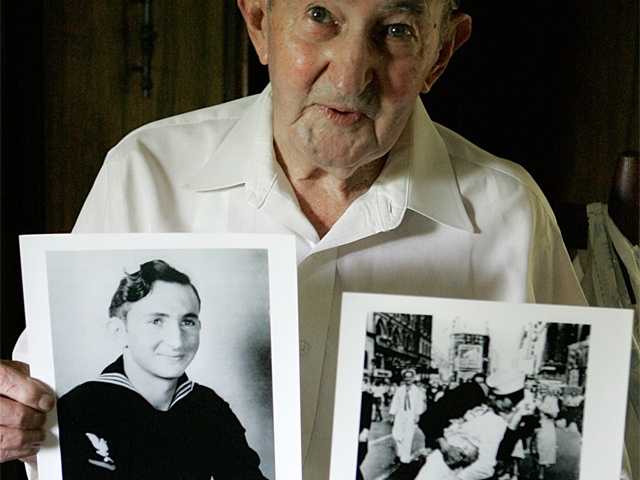 Sailor In Iconic World War II 'kissing' Photo Dies