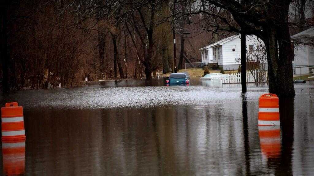 Photos: Torrential rain floods roads, strands drivers