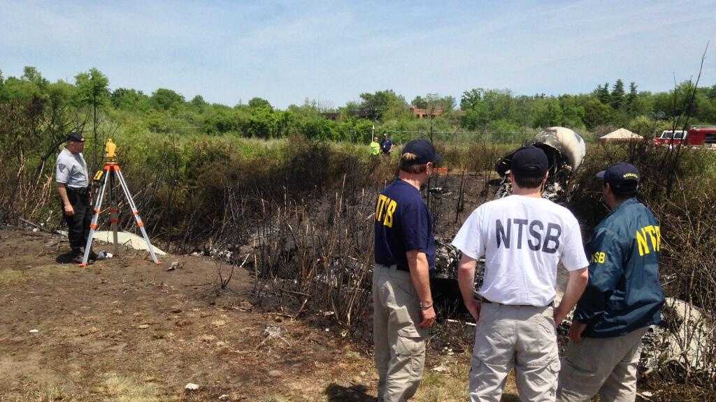 feds-join-probe-of-fiery-plane-crash-that-killed-7