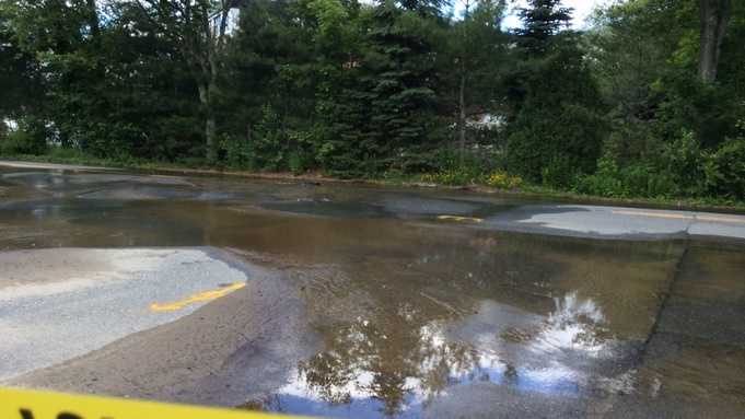 Water main break floods homes