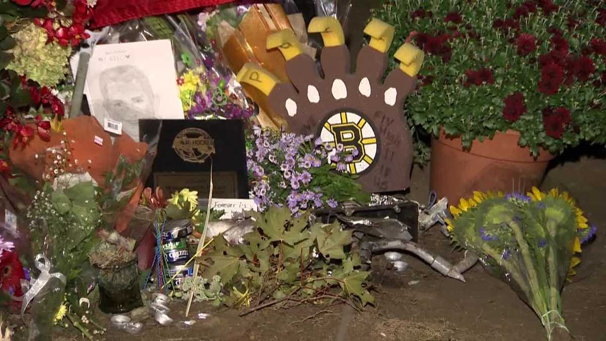 Memorial grows at Winchester crash scene