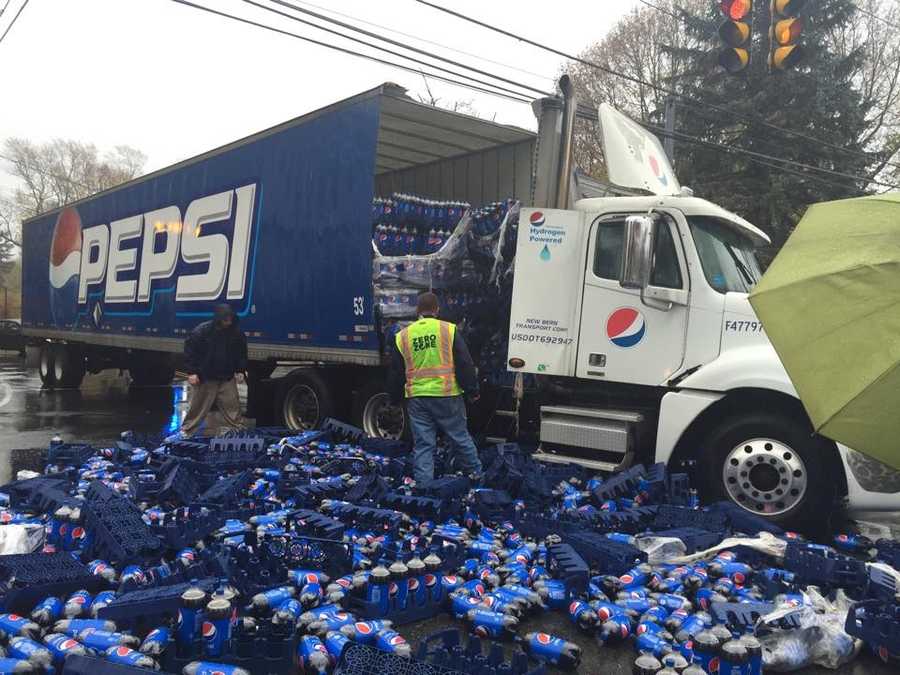 Photos "Pepsi challenge' Truck and car collide