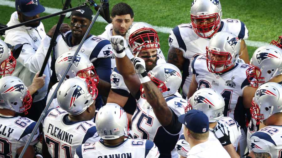 New England Patriots team members huddle before the NFL Super Bowl XLIX football game against the Seattle Seahawks, Sunday, Feb. 1, 2015, in Glendale, Ariz.