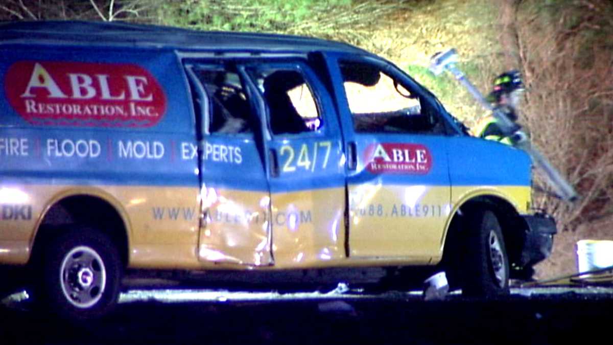 1 dead, 1 injured in Wareham rollover crash