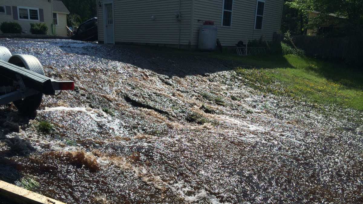 Water floods neighborhoods after main break
