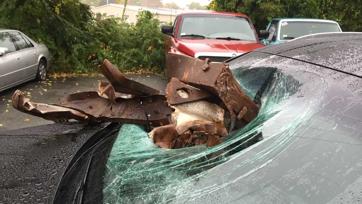 Close call Scrap metal smashes windshield(02)