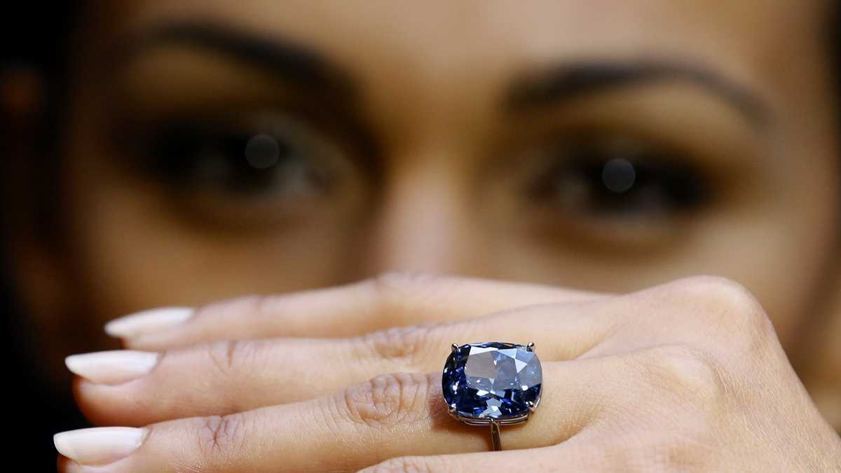 Giant diamond doesn't find buyer at Sotheby's sale in London