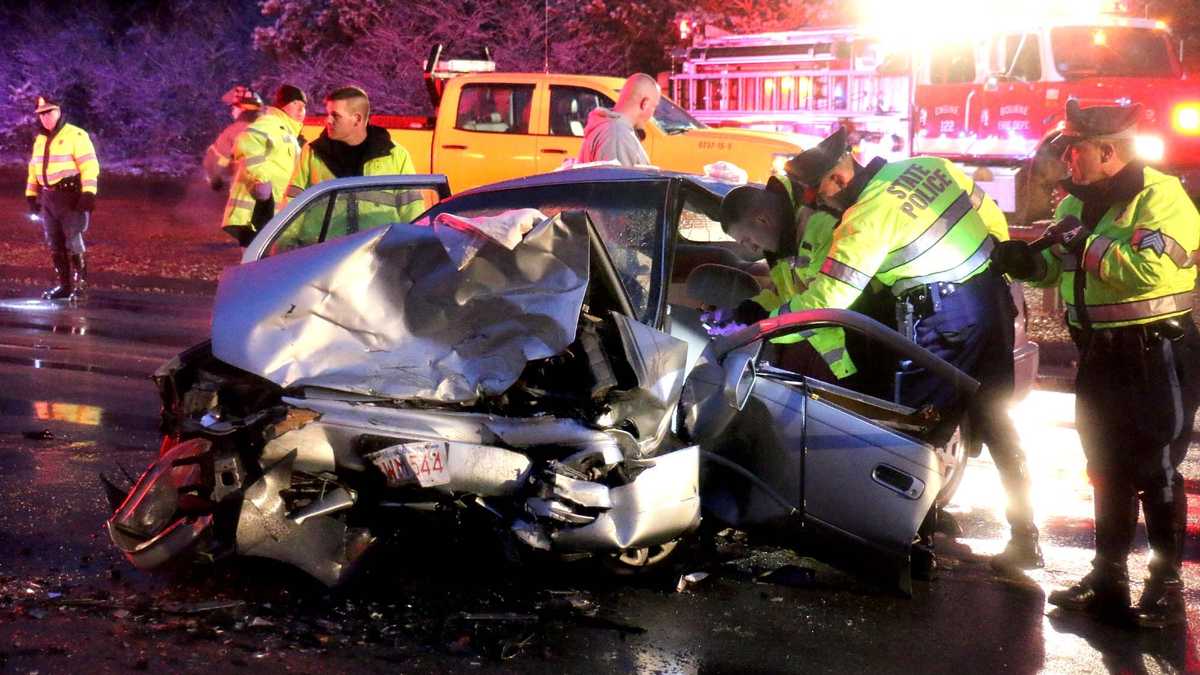 6 injured in Bourne crash