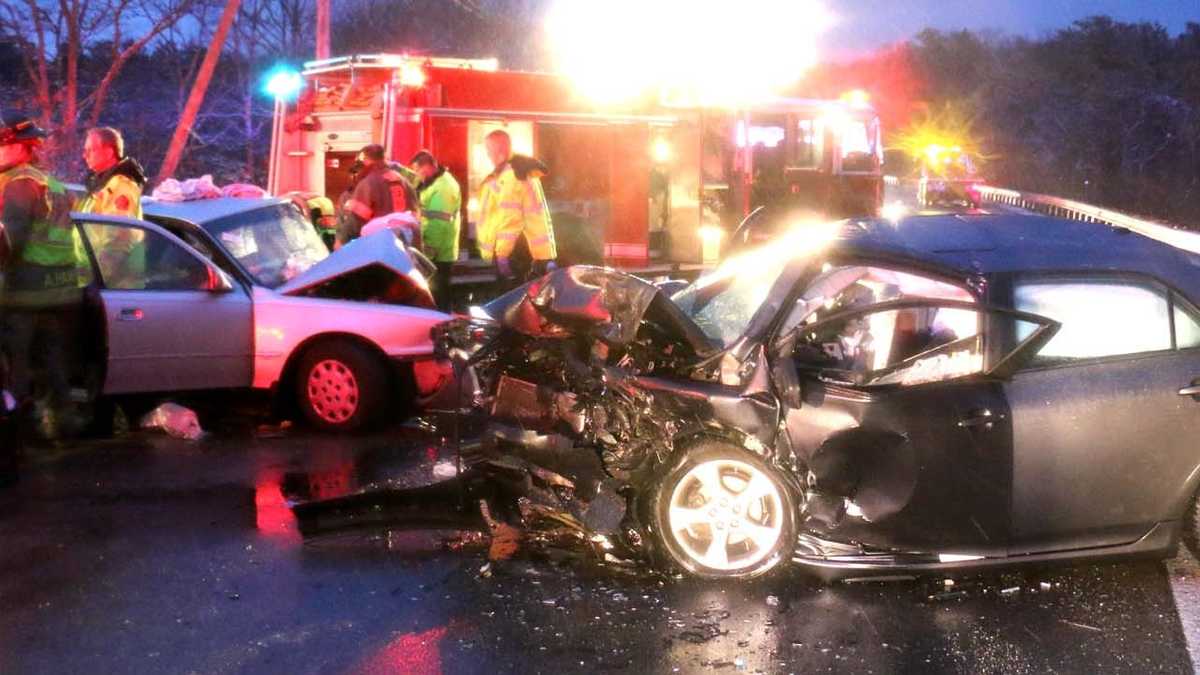 6 injured in Bourne crash