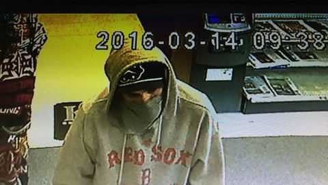 Man with knife robs store