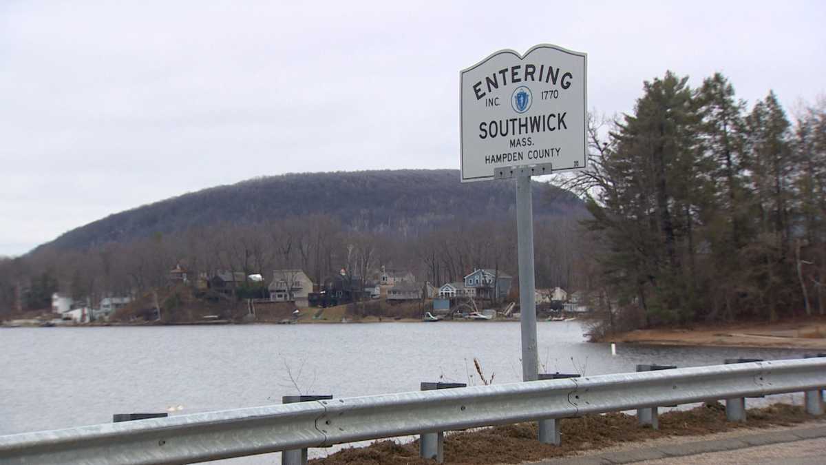 Monday, April 18 Main Streets and Back Roads The Southwick Jog