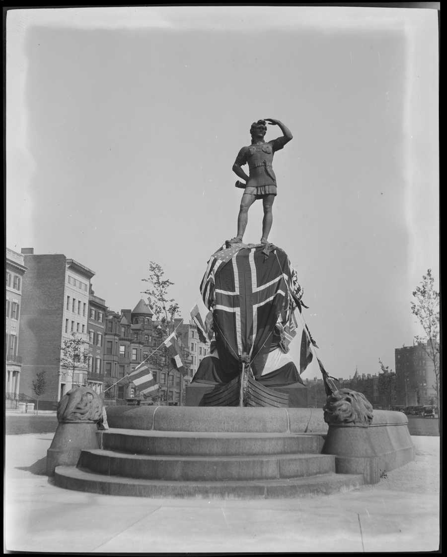 Historic photos Boston statues and monuments