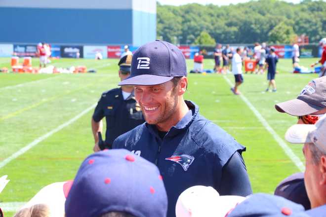 Tom Brady Signs With Sunnyshade Retirement Home Shuffleboard Team