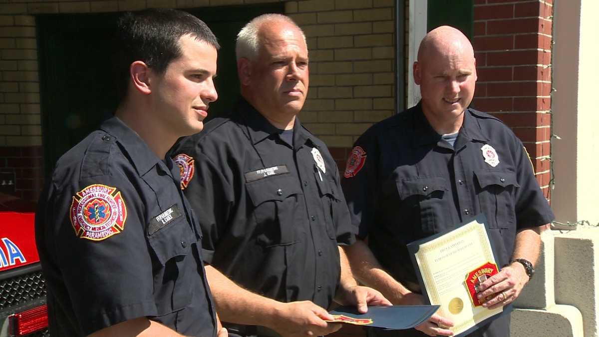 Firefighters forced to help deliver baby on side of highway