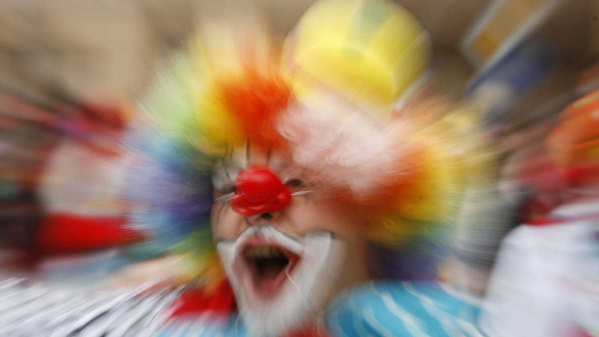 Clown attack, threat prompts closure of Ohio school district