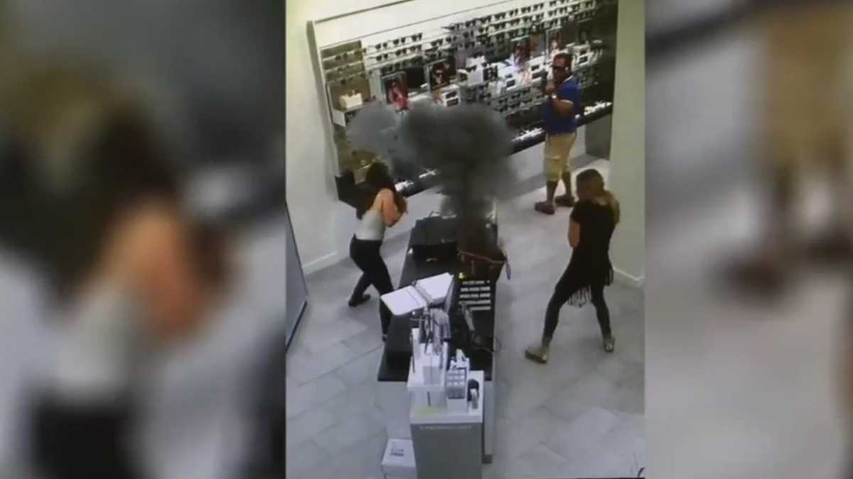 Video Shows Vaporizer Battery Catching Fire In Womans Purse
