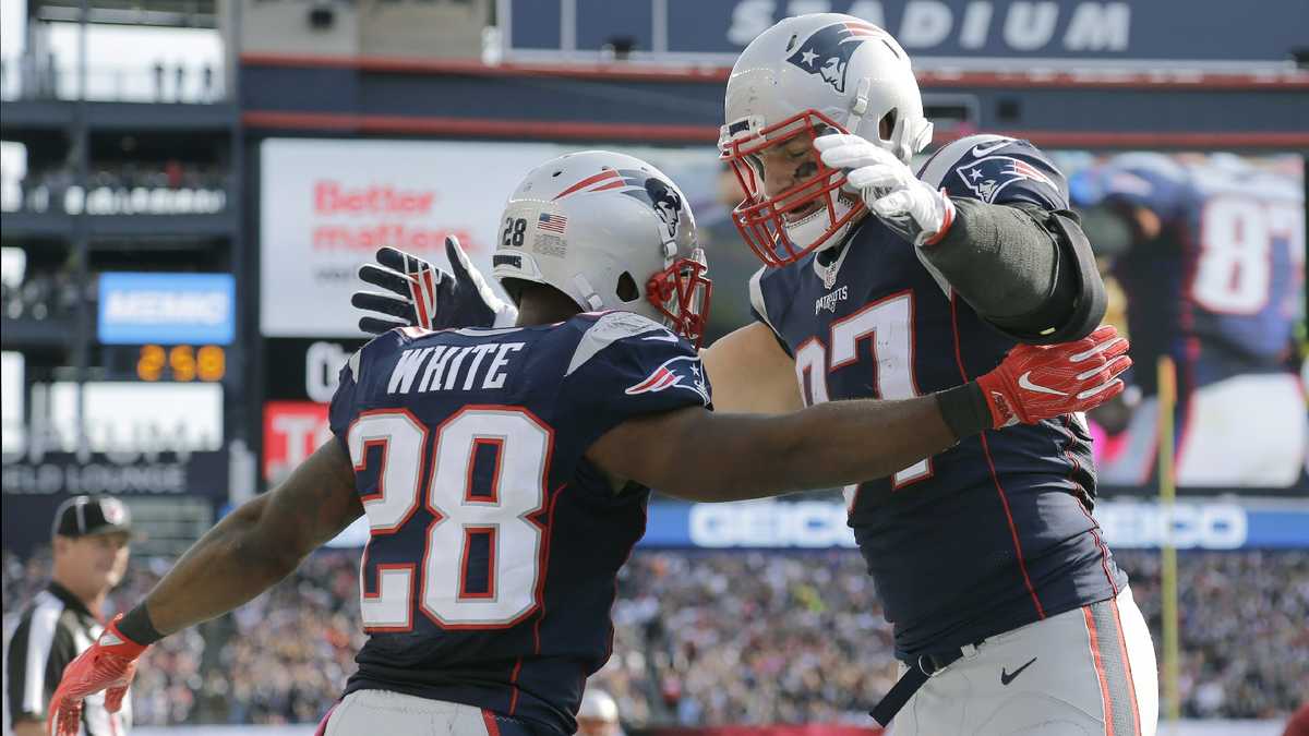 Patriots receiver Chris Hogan held without a catch for the second straight  week - The Boston Globe