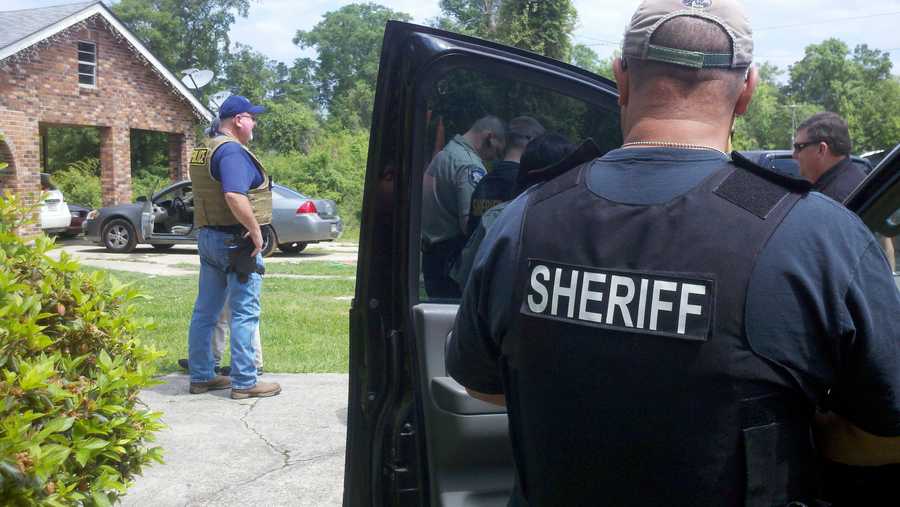 Images Bogalusa authorities perform drug round up