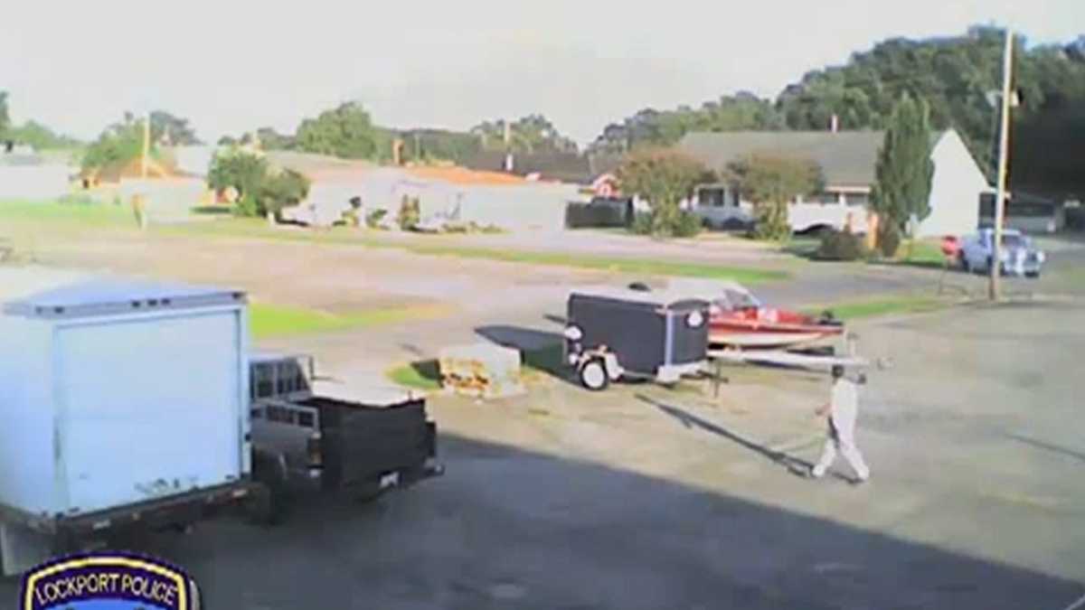 Man draws knife in hair salon robbery, police say