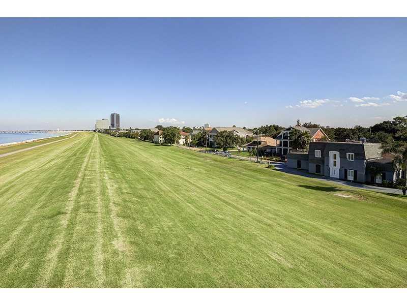 Mansion Monday Kenner home overlooking levee and lake