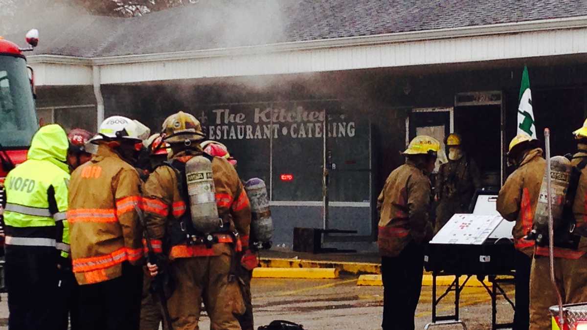Images: Crews battle 2-alarm fire at Algiers strip mall