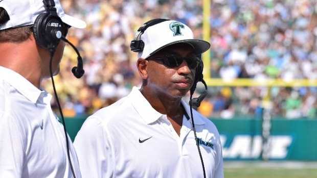 After a 3-9 season and 1-7 in the American Athletic Conference, Tulane made the decision to fire head football coach Curtis Johnson. He finished his career with the Green Wave with a 15-34 record and only one winning season under his leadership.