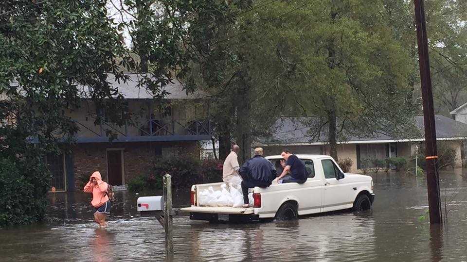 Hammond neighborhood battles floodwaters