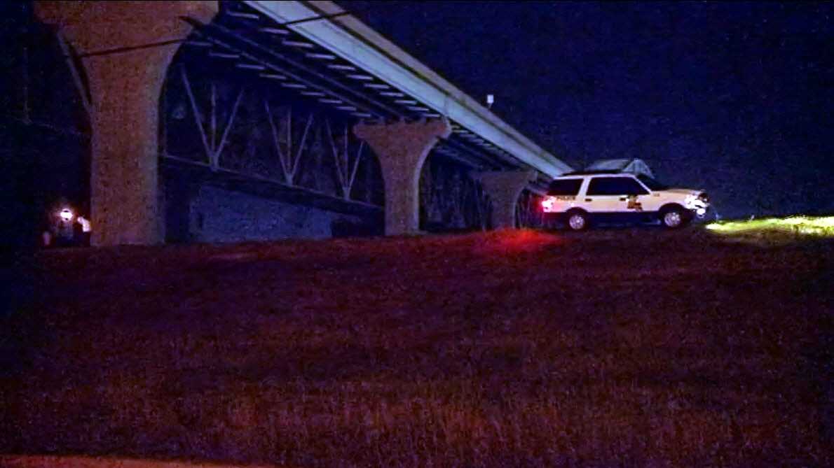 Officials Body of 2yearold found on Mississippi River levee was in