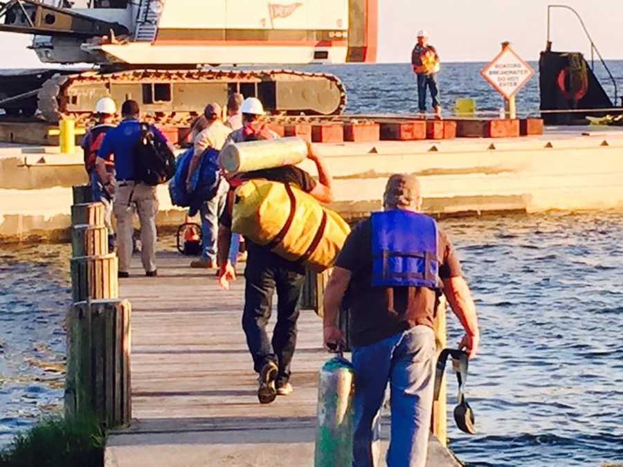 PHOTOS Crews pull wreckage from plane crash in Lake Pontchartrain