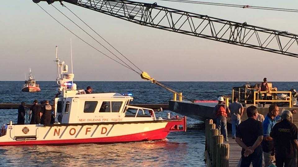 PHOTOS Crews pull wreckage from plane crash in Lake Pontchartrain