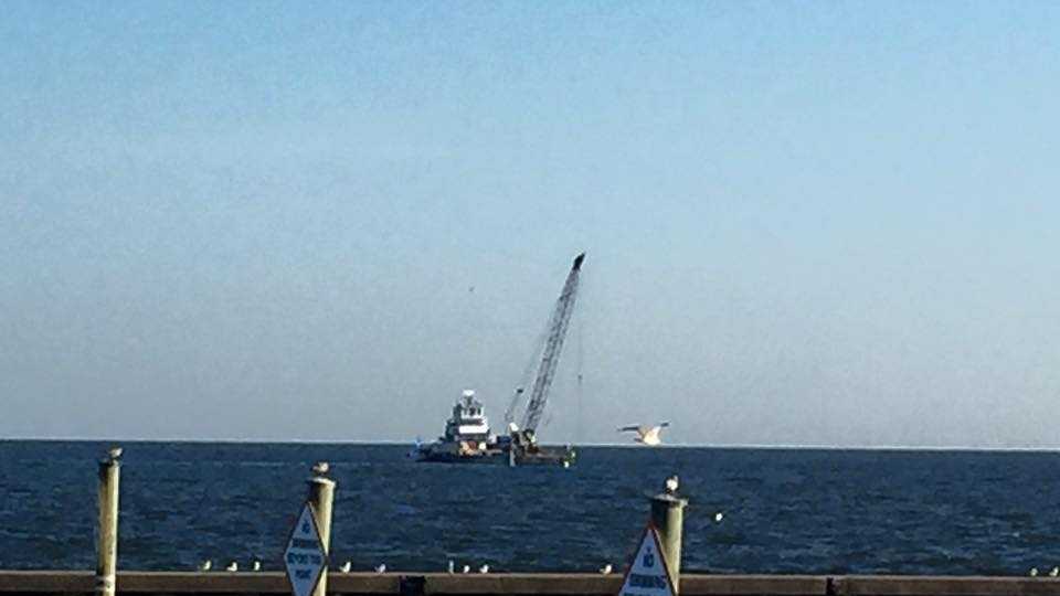 PHOTOS Crews pull wreckage from plane crash in Lake Pontchartrain