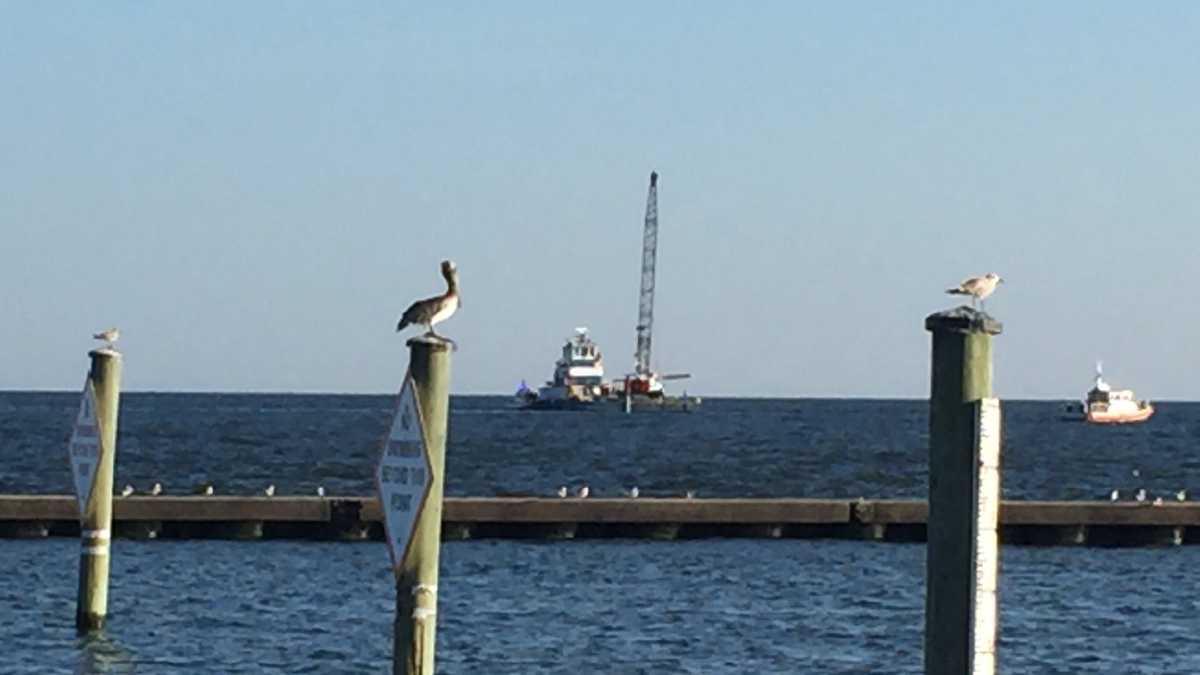 PHOTOS Crews pull wreckage from plane crash in Lake Pontchartrain